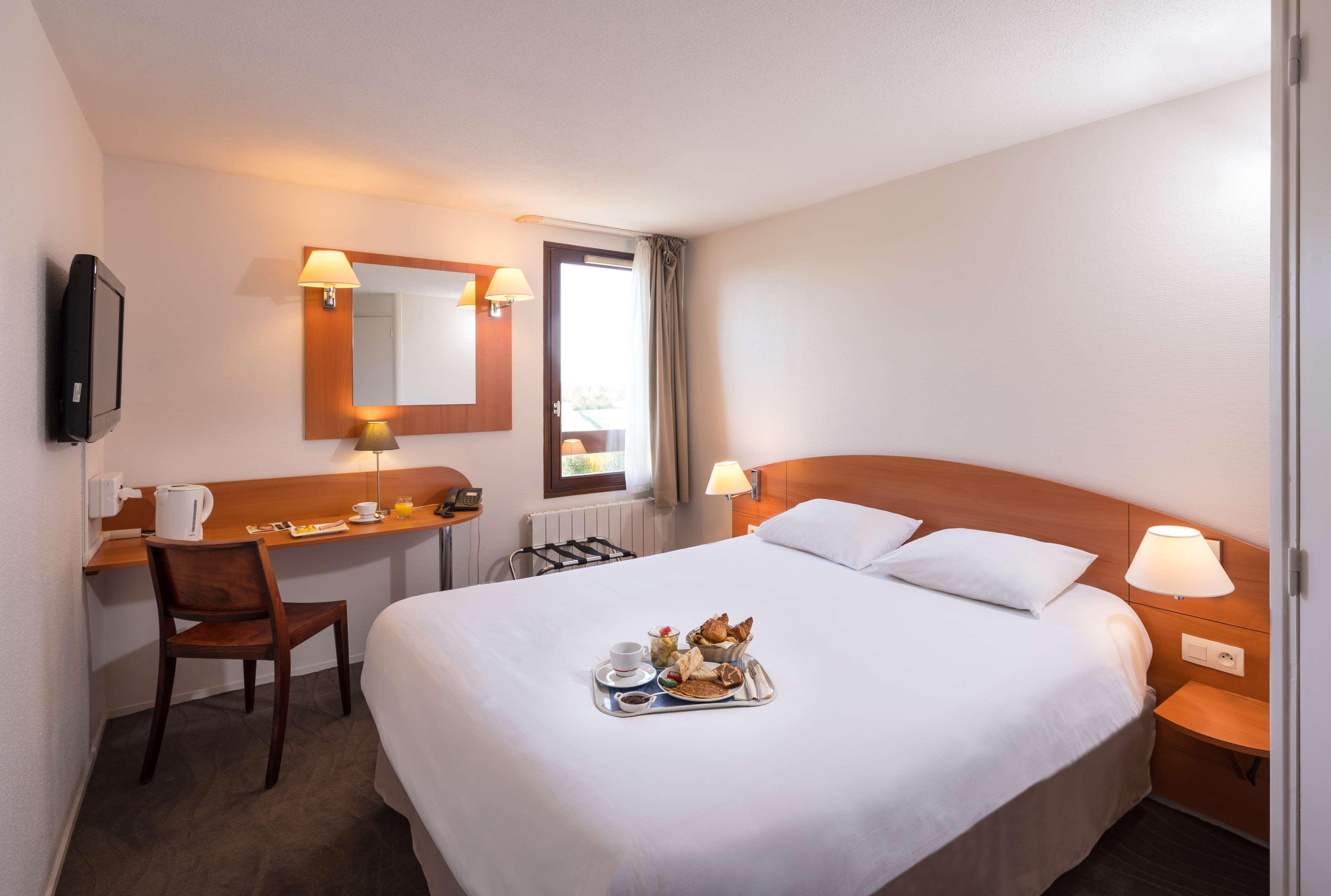 Kyriad Caen Sud Иф Экстерьер фото